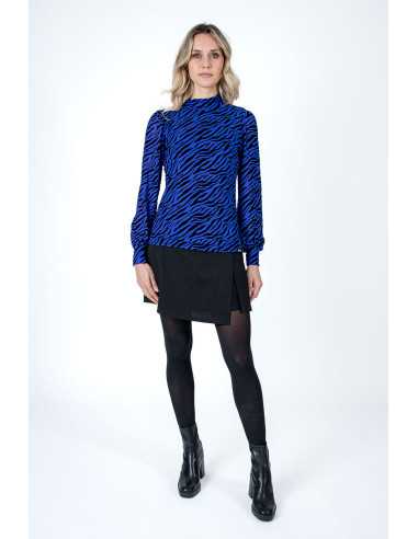 Suéter manga larga estampado cuello alto LYLU modelo A2513131